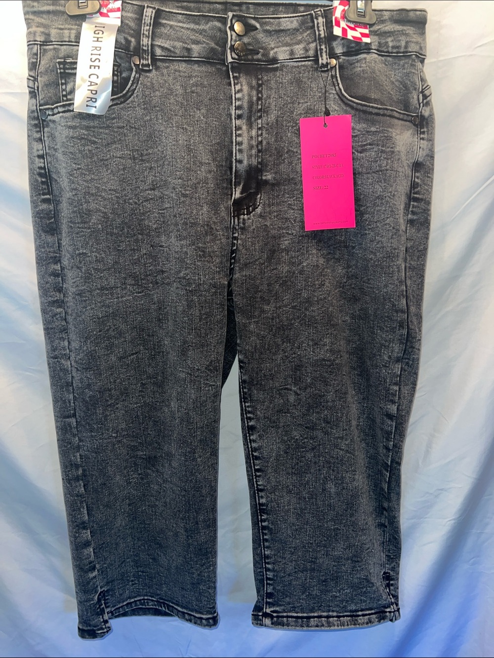The Style Between Us Black High-Rise Capri Jeans, Plus Size